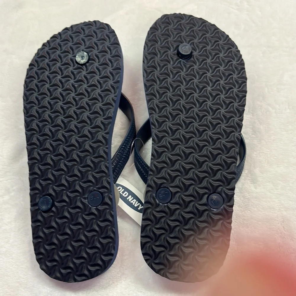 Old Navy Men’s Flamingo Flip Flops Size 6-7 NWT